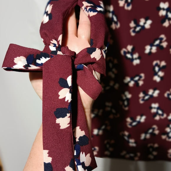 Banana Republic EUC Women's Burgundy Dress w/Floral Pattern, Sz 2, Tie on Sleeve - Picture 5 of 9